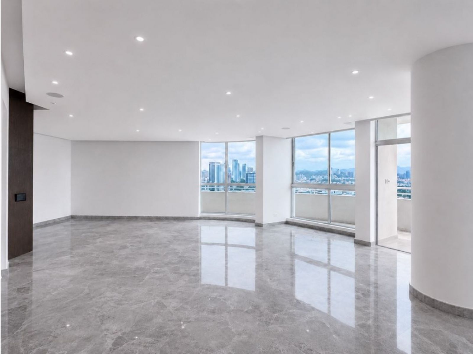 Exclusive Listing Penthouse 360° views by the park