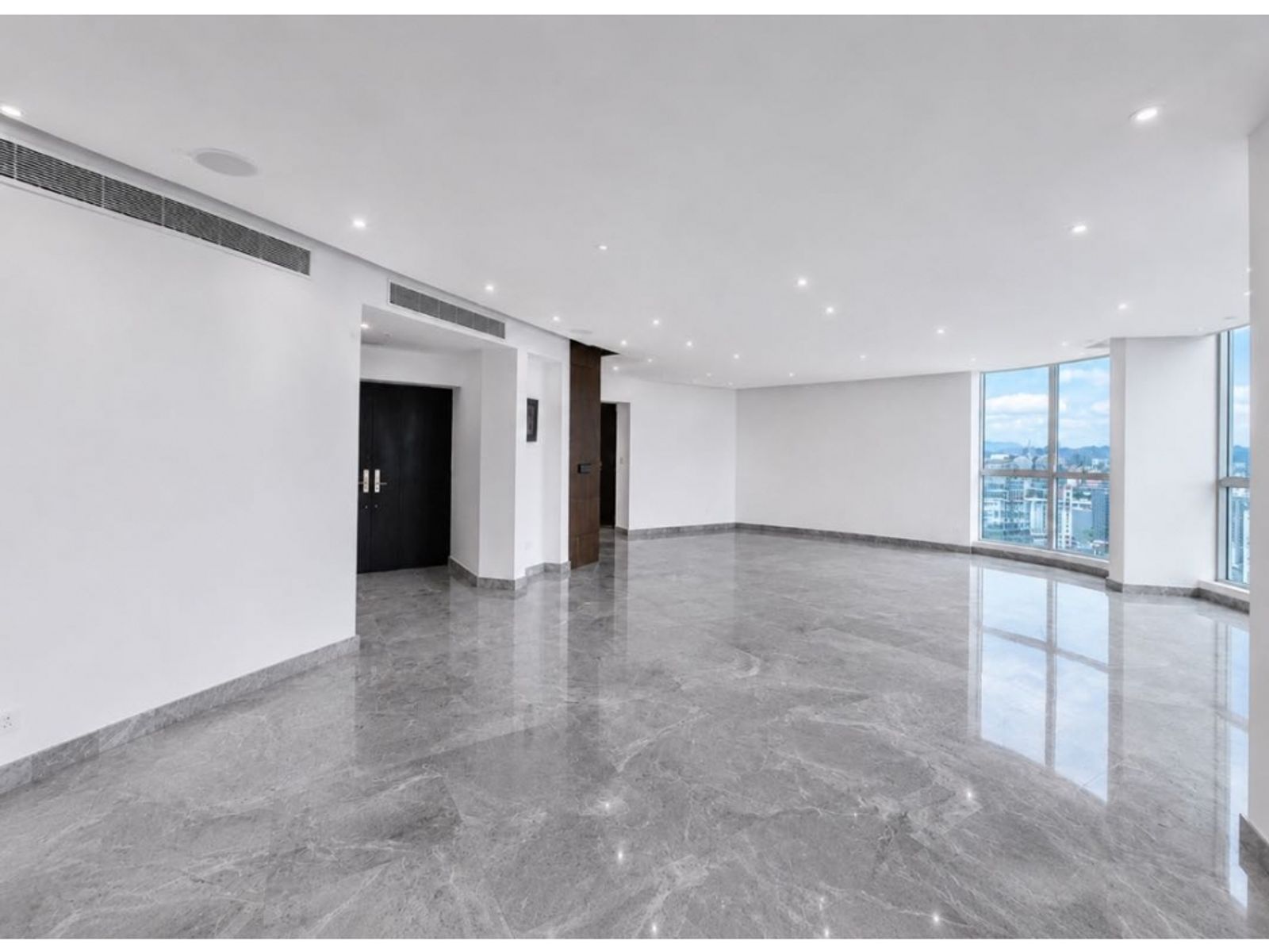 Exclusive Listing Penthouse 360° views by the park