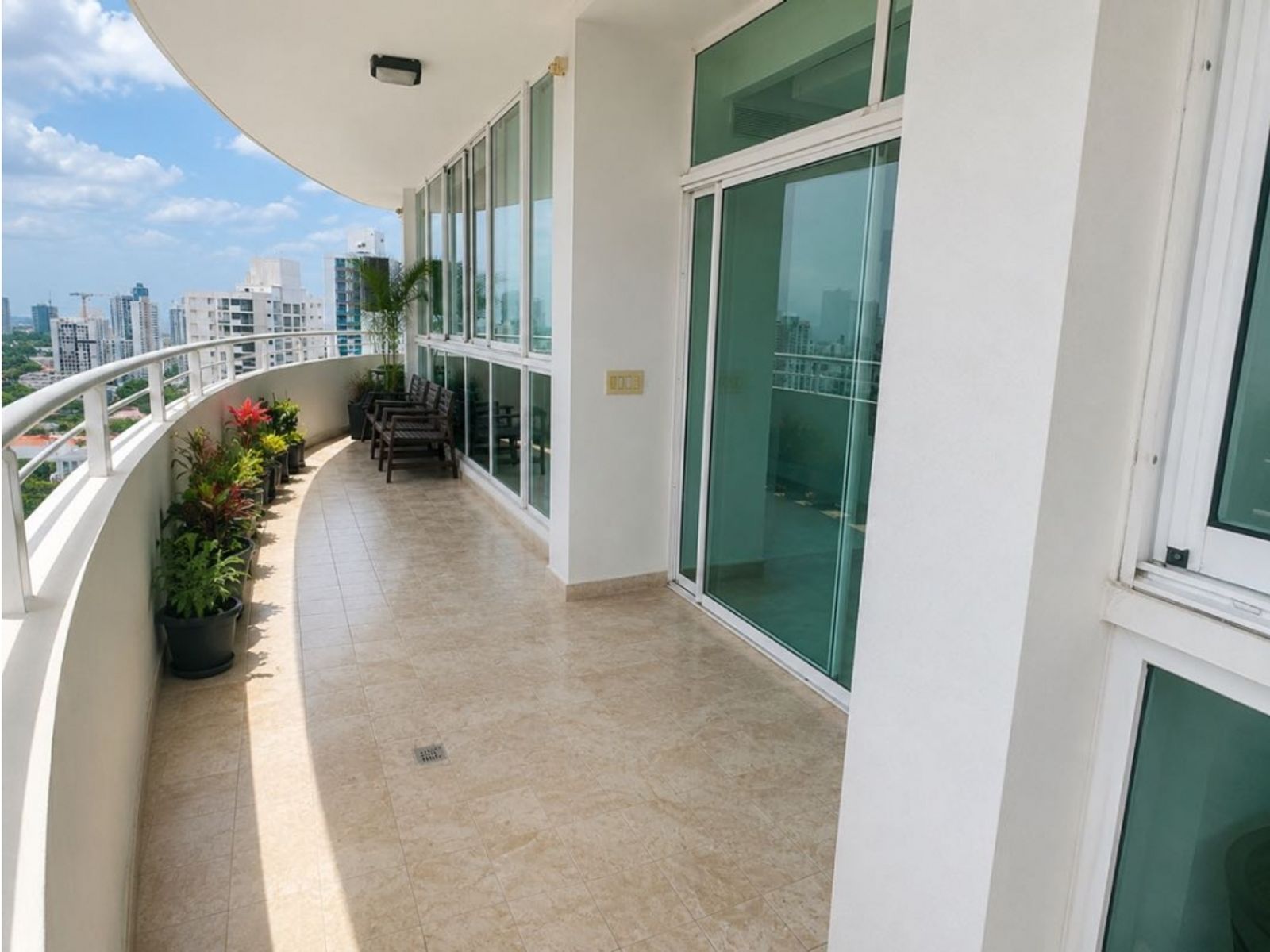 Exclusive Listing Penthouse 360° views by the park