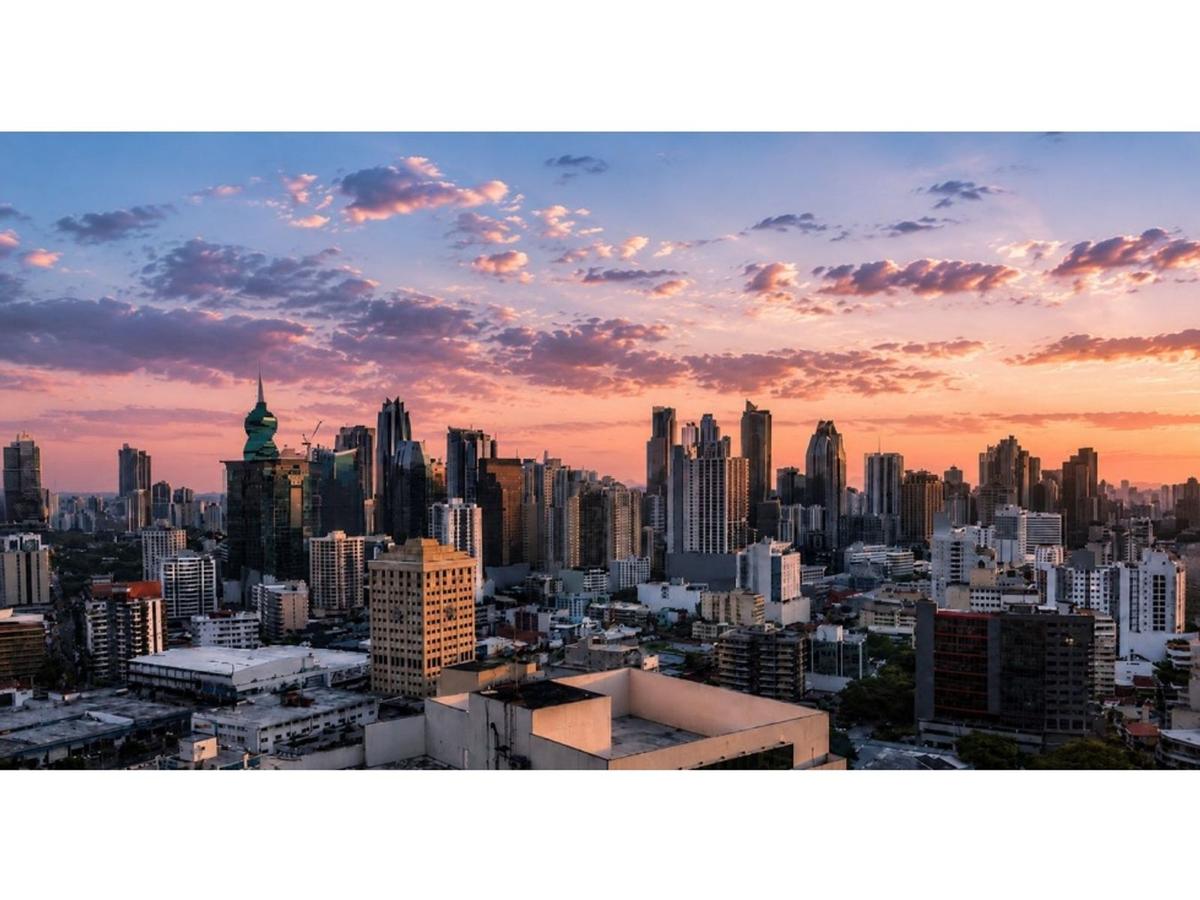 Exclusive Listing Penthouse 360° views by the park